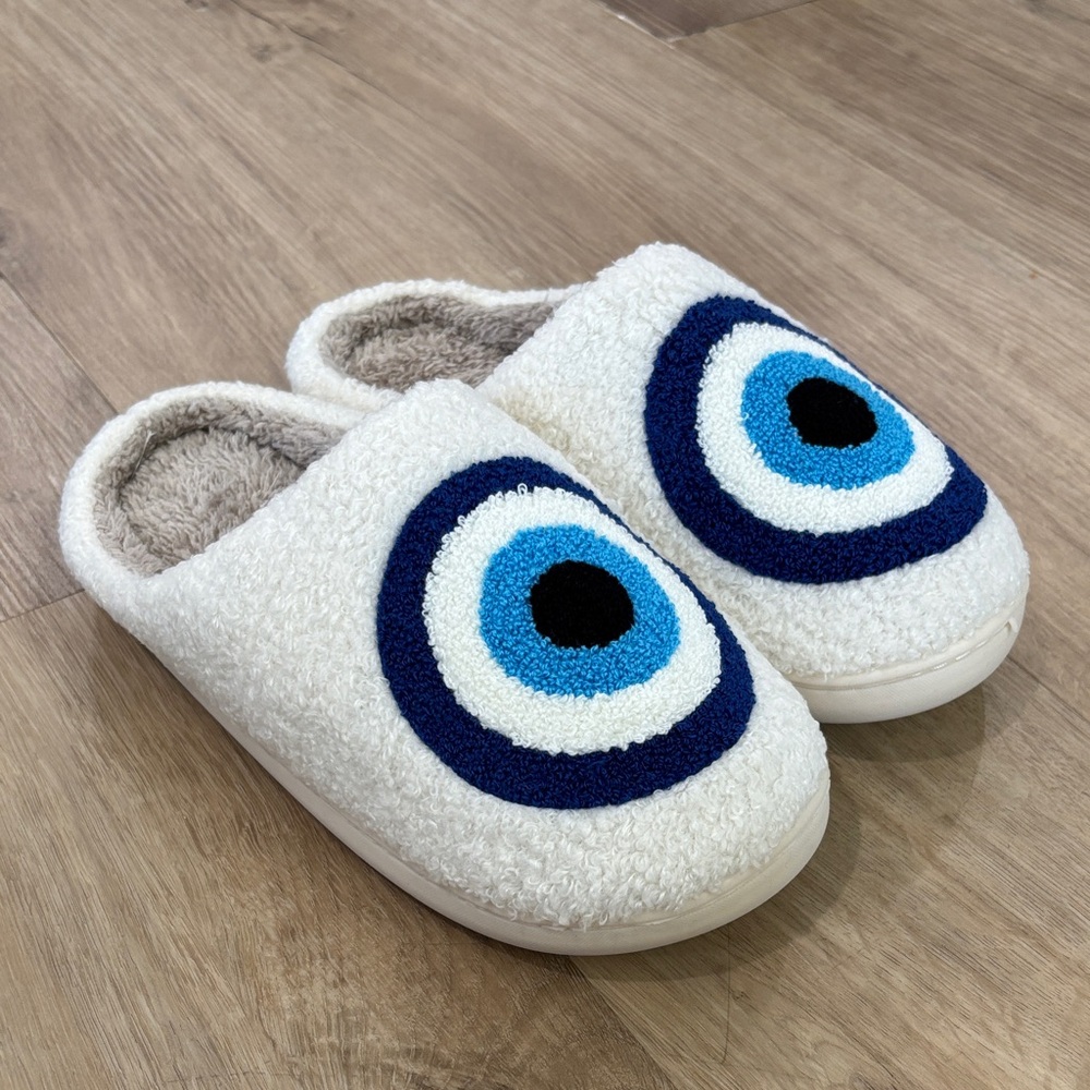NEW Women’s Evil Eye Slippers